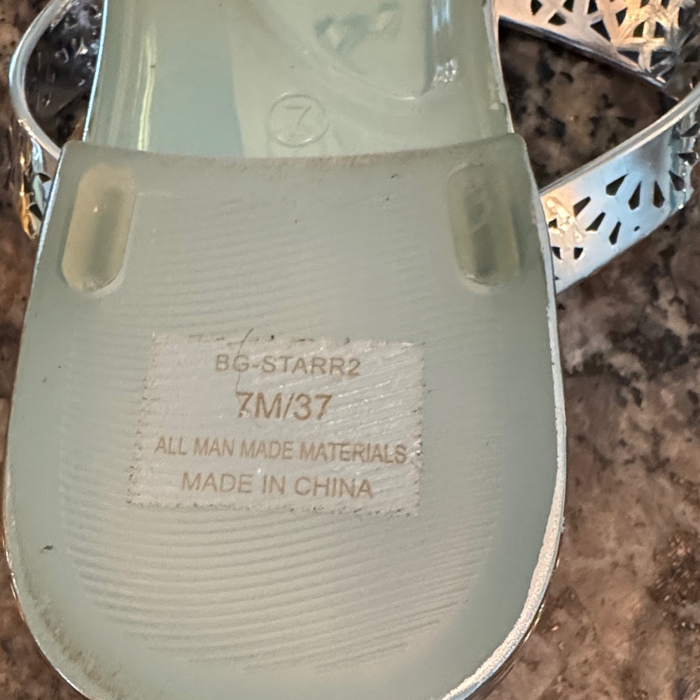 BCBGeneration Gold Cutout Sandals EUC 7 - Picture 9 of 10